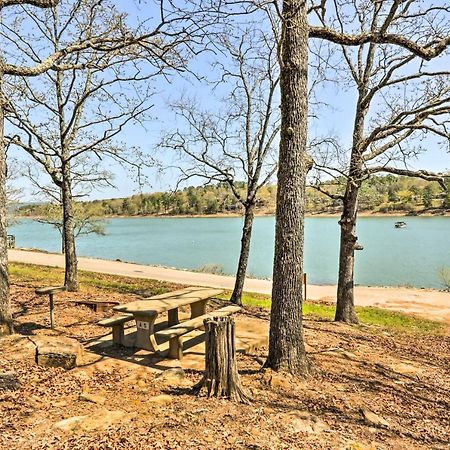 Charming Home With Porch Walk To Greers Ferry Lake! Fairfield Bay Exterior foto