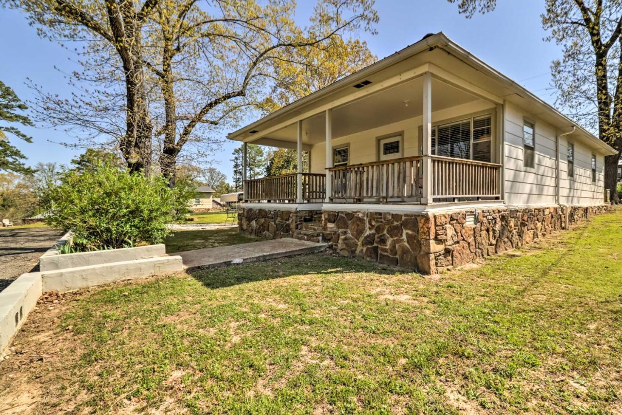 Charming Home With Porch Walk To Greers Ferry Lake! Fairfield Bay Exterior foto