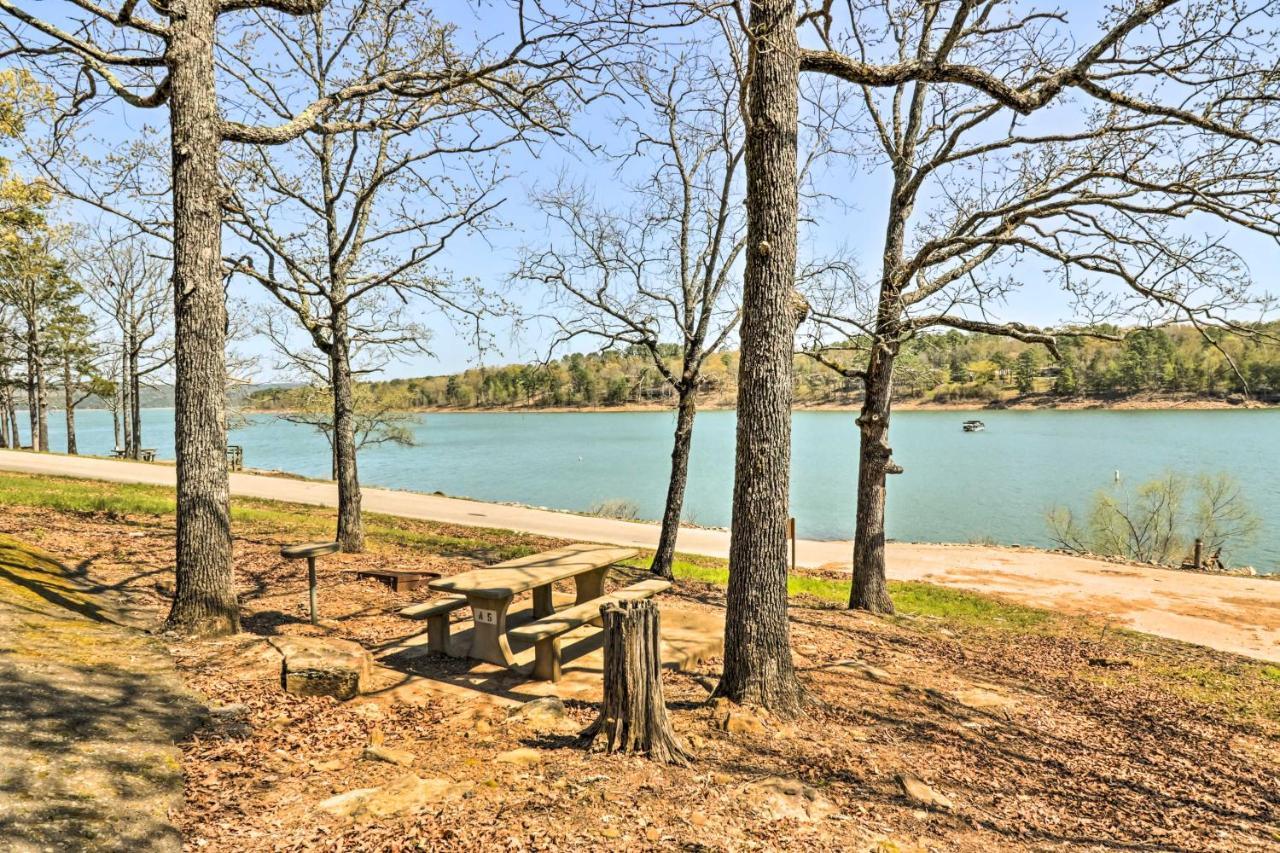 Charming Home With Porch Walk To Greers Ferry Lake! Fairfield Bay Exterior foto