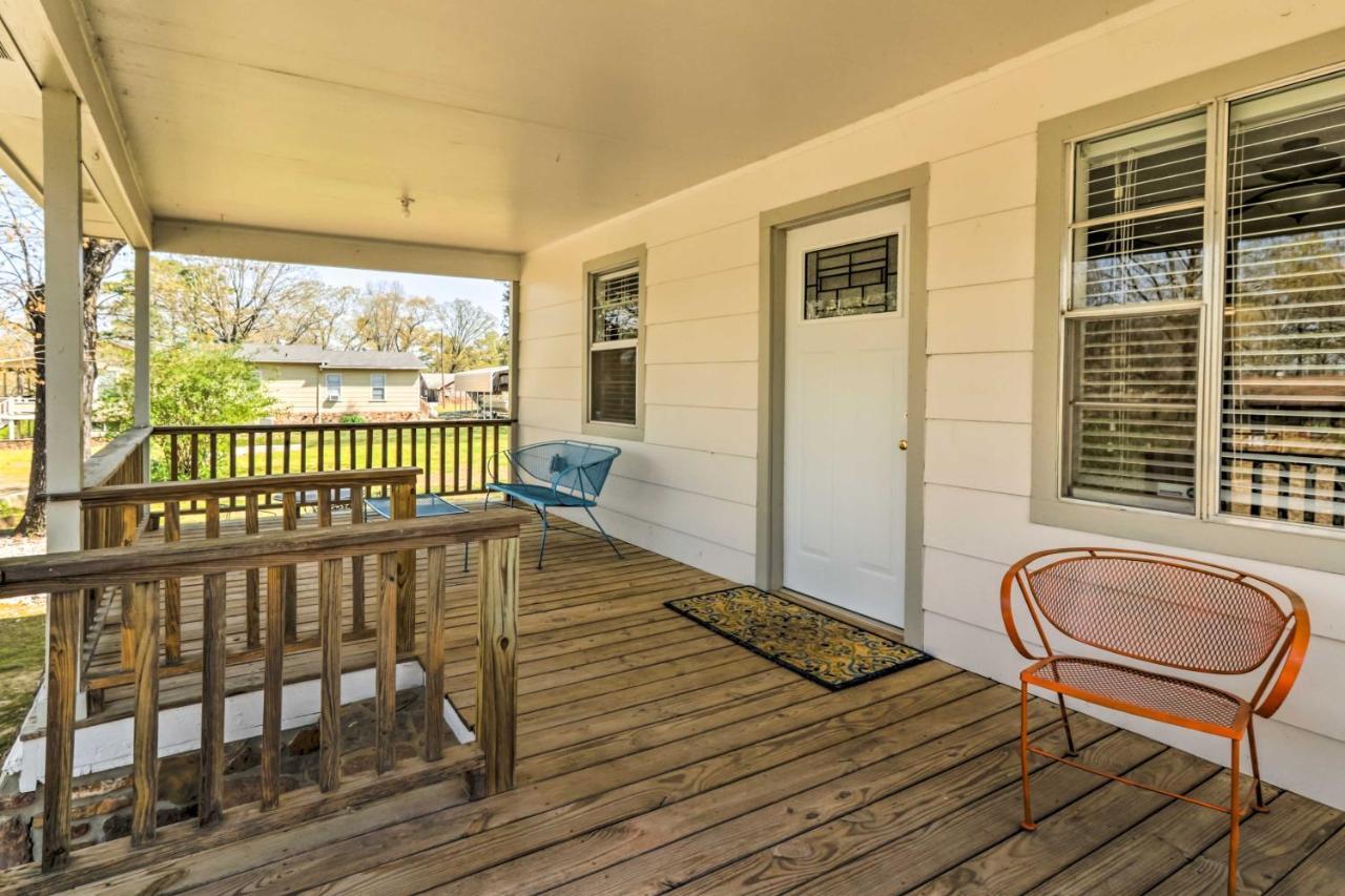 Charming Home With Porch Walk To Greers Ferry Lake! Fairfield Bay Exterior foto