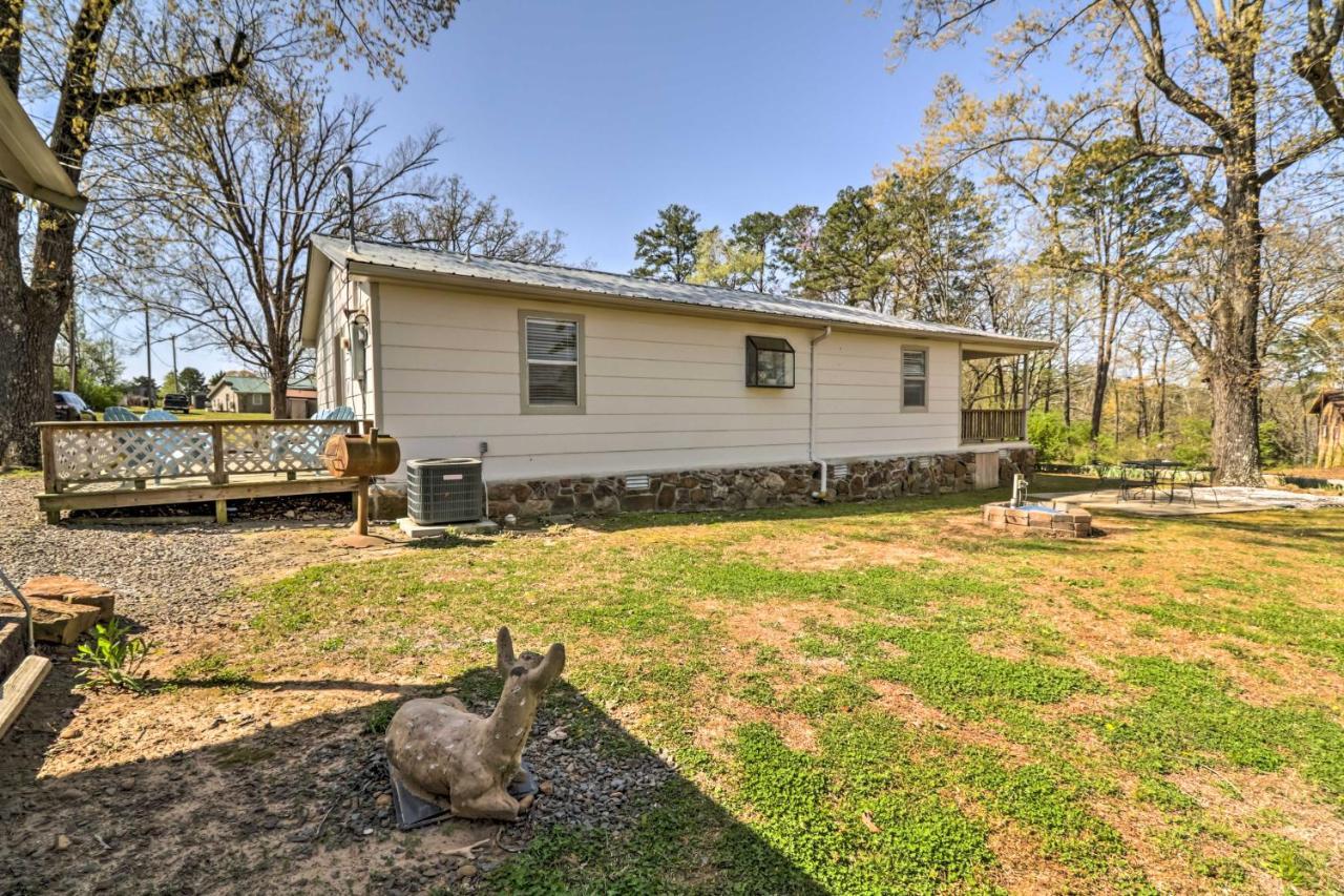 Charming Home With Porch Walk To Greers Ferry Lake! Fairfield Bay Exterior foto